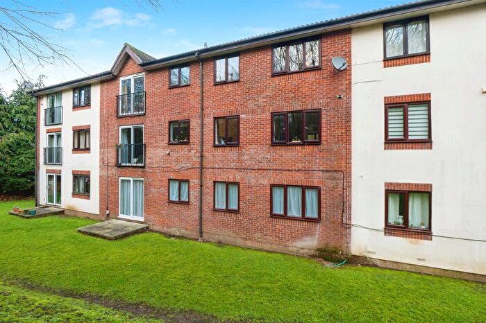 2 Bedroom Flat For Sale In Woodmill Lane, Southampton, SO18