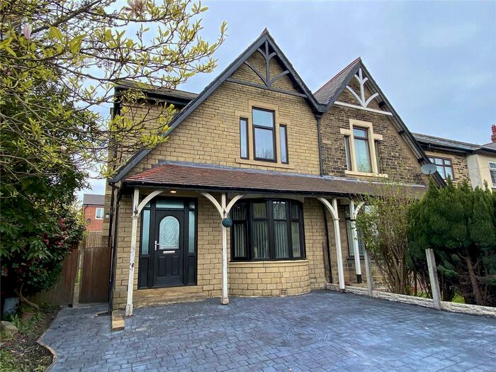 3 Bedroom Semi-Detached House To Rent In Carlton Avenue, Batley, WF17