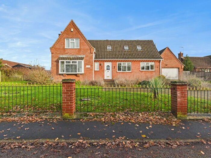 4 Bedroom Detached House For Sale In Lowestoft Road, Worlingham, Beccles, Suffolk, NR34