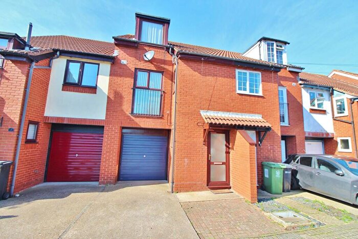 3 Bedroom Town House For Sale In Fourth Street, Fratton, PO1