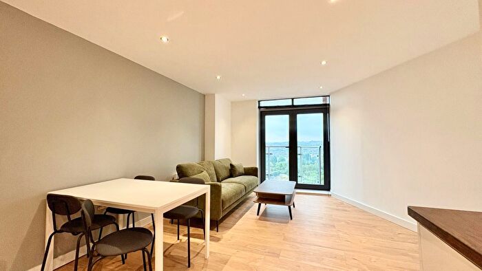 2 Bedroom Flat To Rent In Gotts Road, Leeds, LS12