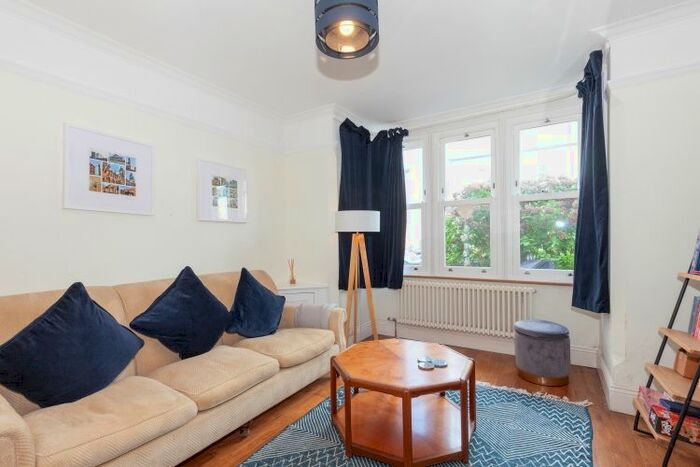 4 Bedroom Semi-Detached House To Rent In Ferry Road, Marston, OX3