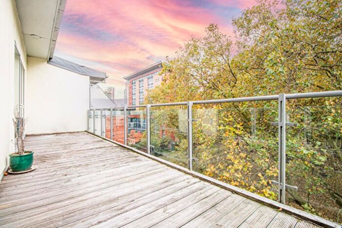 2 Bedroom Penthouse To Rent In Featherstone Street, City Of London, EC1Y