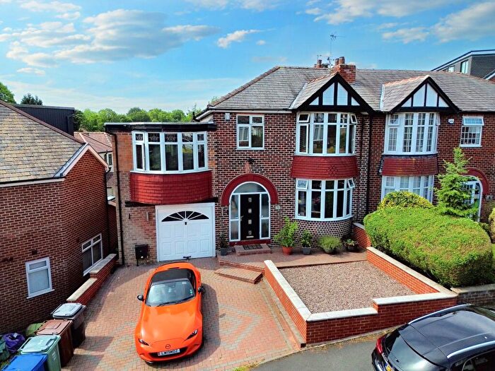 4 Bedroom Semi-Detached House For Sale In Woodhill Grove, Prestwich, M25