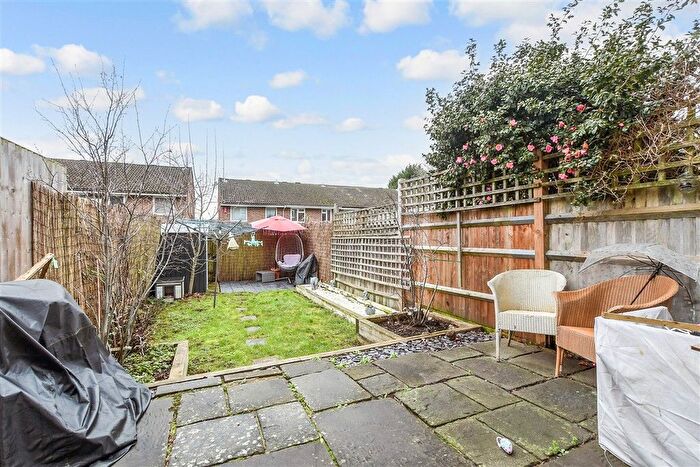 3 Bedroom Semi Detached House For Sale In Osborne Road, Redhill, Surrey, RH1