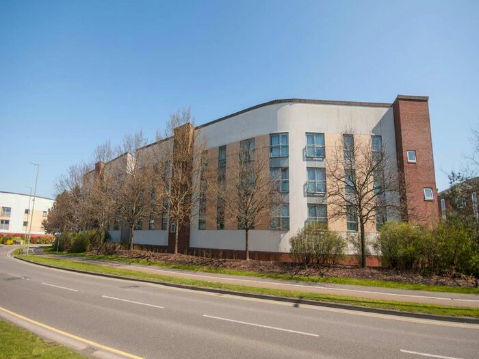 4 Bedroom Flat To Rent In Aviation Avenue, Hatfield, Hertfordshire, AL10