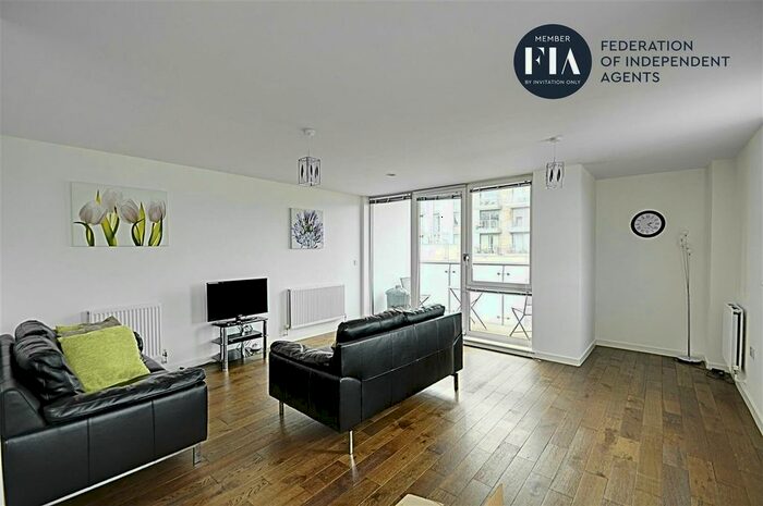 2 Bedroom Flat To Rent In Simmonds House, Great West Quarter, Brentford TW8