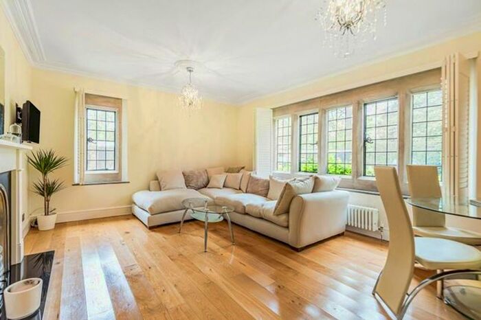 1 Bedroom Flat To Rent In Park Road, Stoke Poges, SL2