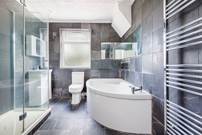 3 Bedroom Terraced House To Rent In Roberts Road, London, E17