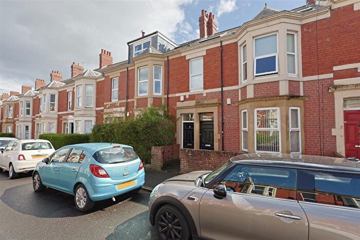 6 Bedroom Maisonette To Rent In Lavender Gardens, Jesmond, Newcastle Upon Tyne, NE2