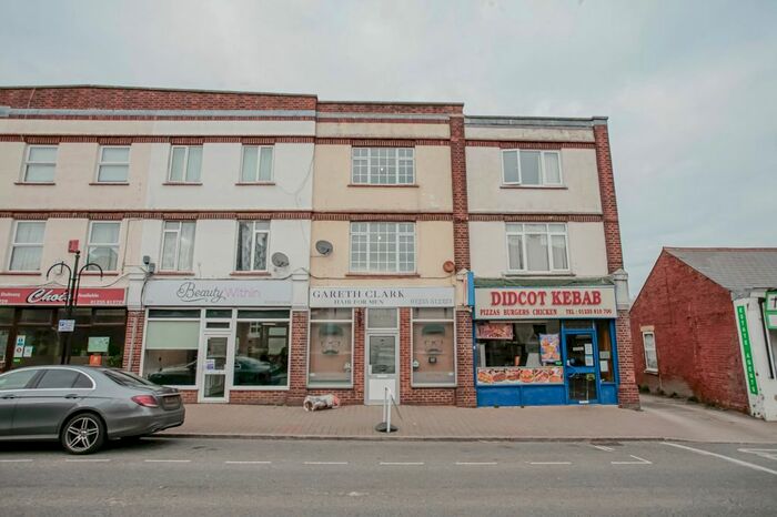 3 Bedroom Flat To Rent In Broadway, Didcot, OX11