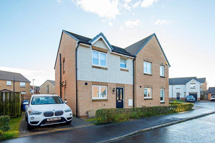 3 Bedroom Semi Detached House For Sale In Marsden Wynd, East Kilbride, G75