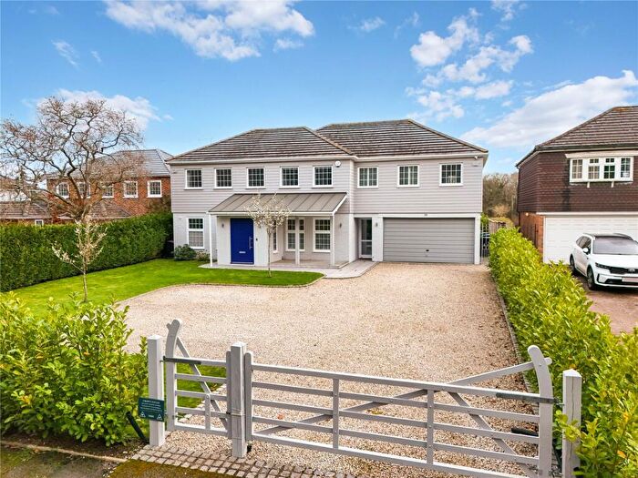 4 Bedroom Detached House To Rent In Heathfield, Cobham, KT11