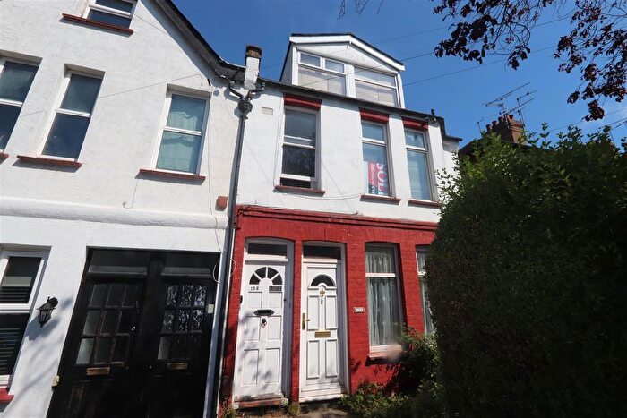1 Bedroom Flat To Rent In Westminster Drive, Westcliff-On-Sea, SS0