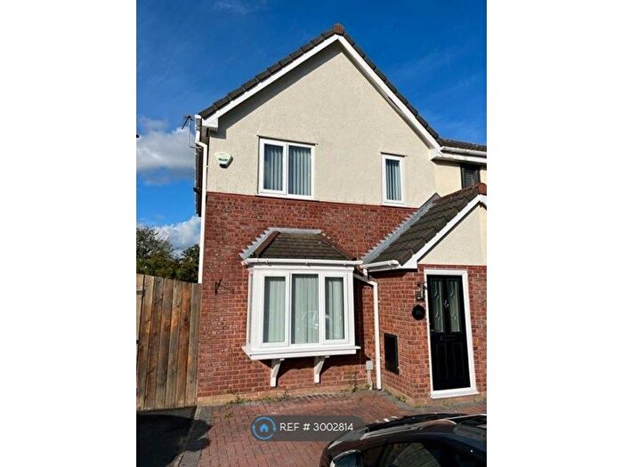 3 Bedroom Semi Detached House To Rent In Fulford Close, Liverpool, L12