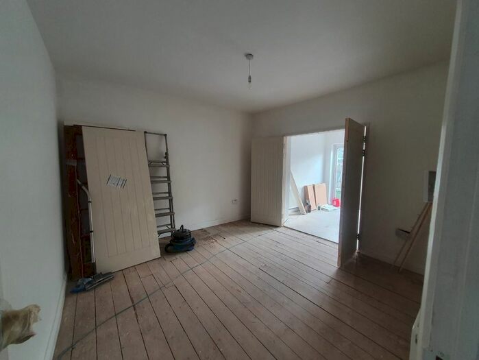 4 Bedroom Flat To Rent In Lonsdale Avenue, East Ham, E6