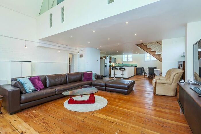 2 Bedroom Flat To Rent In Blackheath Road, London, SE10