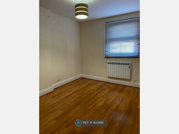 1 Bedroom Flat To Rent In Camp Road, Farnborough, GU14