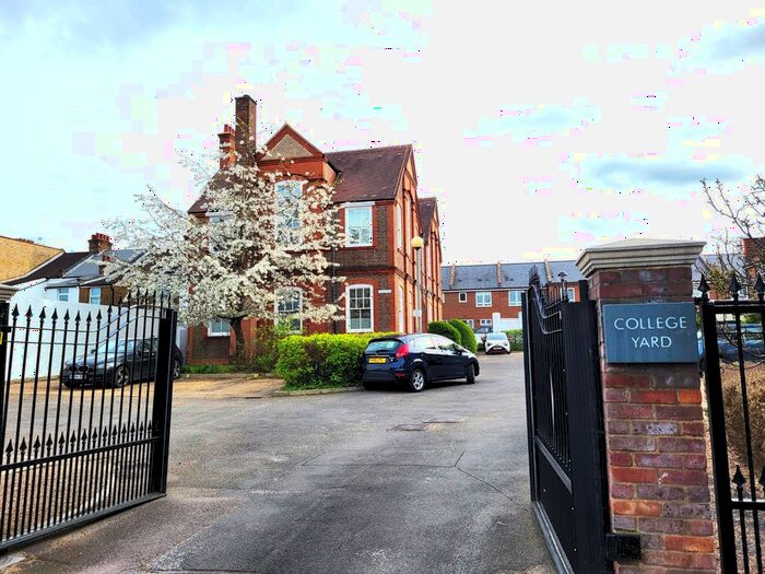 1 Bedroom Flat To Rent In Gammons Lane, Watford, WD24