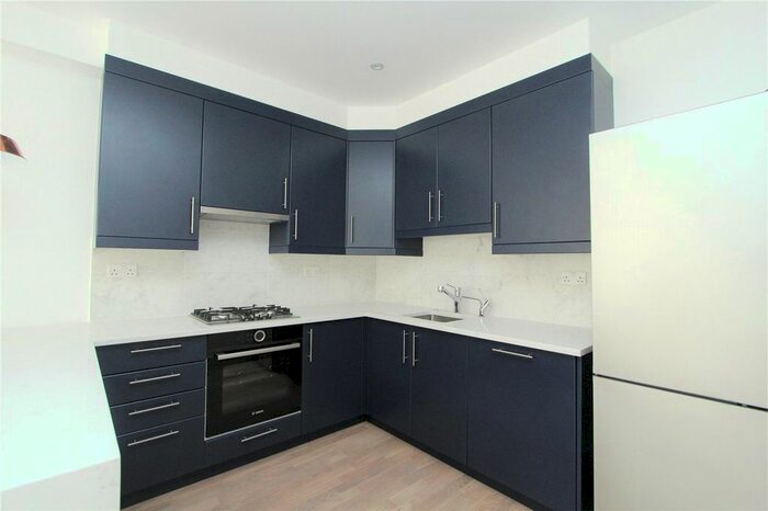 3 Bedroom Flat To Rent In Castlebar Road, Ealing, London, W5