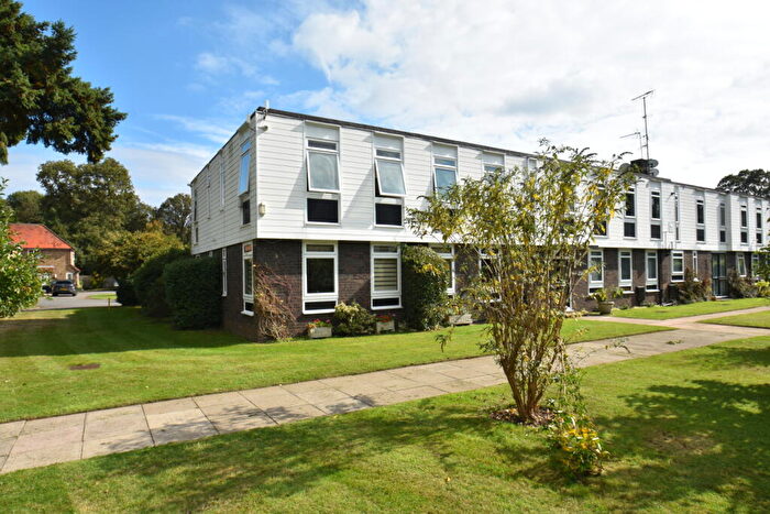 2 Bedroom Apartment For Sale In Larchmoor Park, Gerrards Cross Road, Stoke Poges, Buckinghamshire, SL2