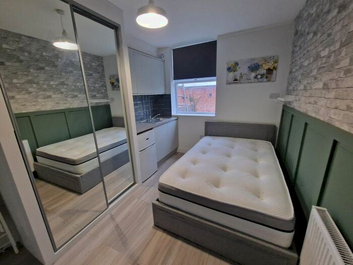 1 Bedroom Studio To Rent In Stockwood Crescent, Luton, Bedfordshire, LU1