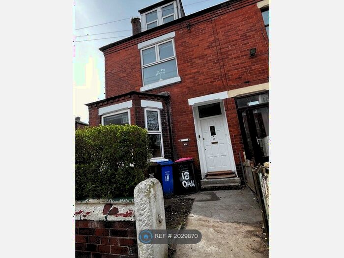 4 Bedroom Semi-Detached House To Rent In Oak Road, Salford, M7