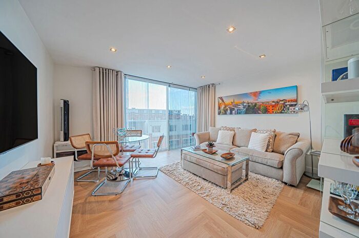 2 Bedroom Flat For Sale In Terracotta Court, Tower Bridge Road, SE1