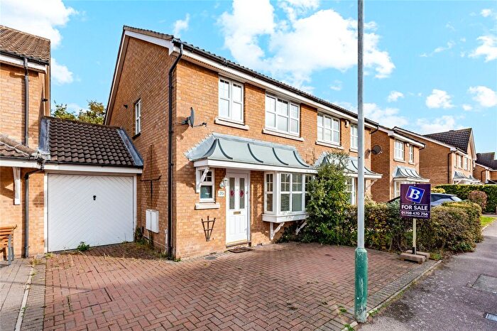 3 Bedroom Semi Detached House For Sale In Kershaw Close, Hornchurch, RM11