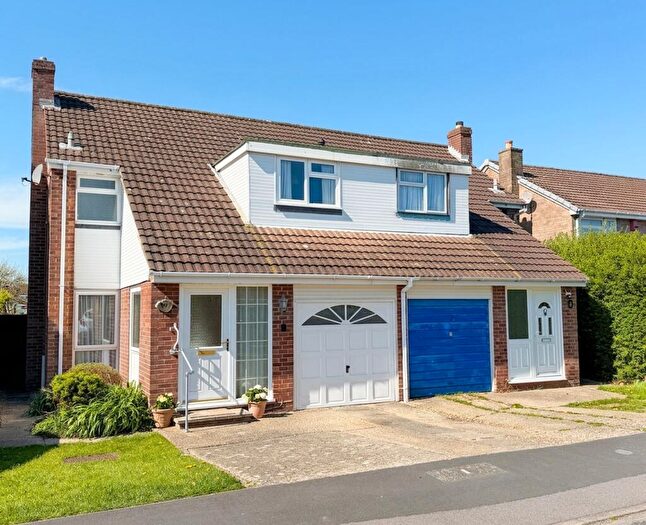 3 Bedroom Semi Detached House For Sale In Oakley Close, Holbury, SO45