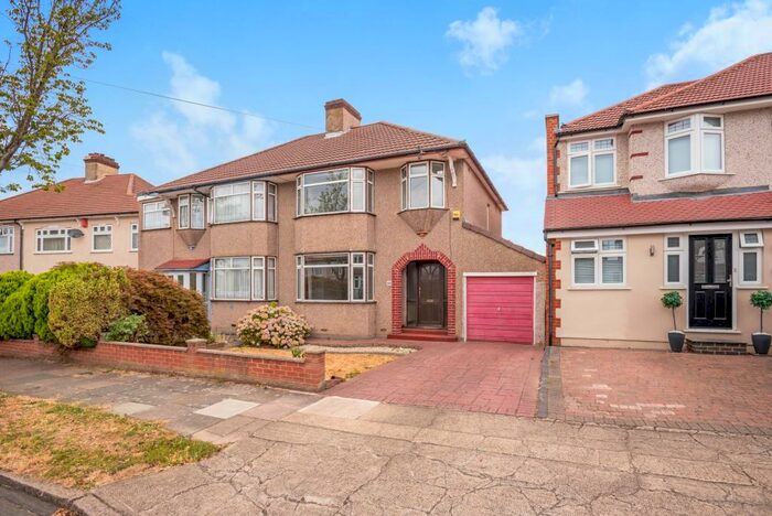 3 Bedroom Semi-Detached House To Rent In Cranbrook Road, Bexleyheath, DA7