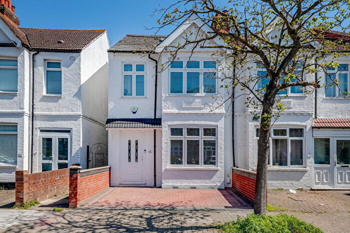 4 Bedroom End Of Terrace House For Sale In Beverley Road, New Malden, KT3