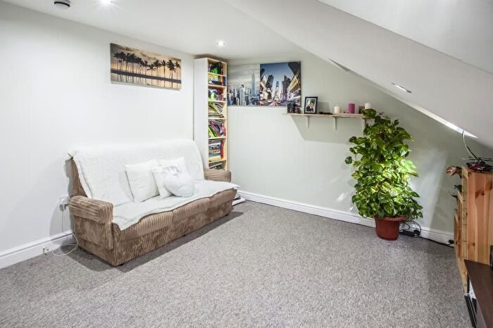 1 Bedroom Flat To Rent In Horn Lane, London, W3