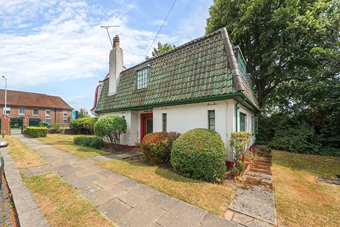 2 Bedroom Maisonette For Sale In Ealing Village, Ealing, London, W5