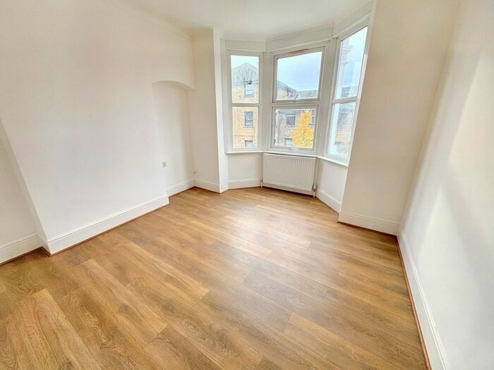 3 Bedroom Flat To Rent In Jersey Road, Leytonstone, E11
