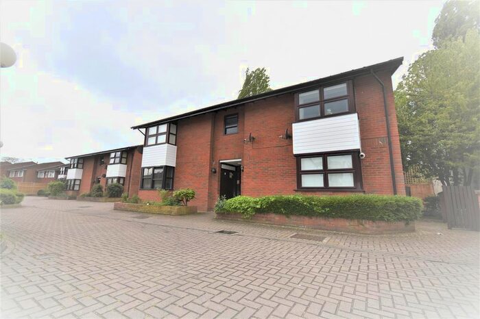 1 Bedroom Studio To Rent In Balmoral Mews, Shepherds Bush, Shepherds Bush, W12