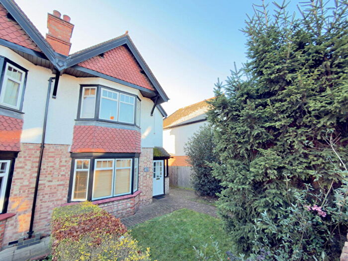 3 Bedroom Semi Detached House For Sale In Buckingham Road, Bletchley, Milton Keynes, MK3