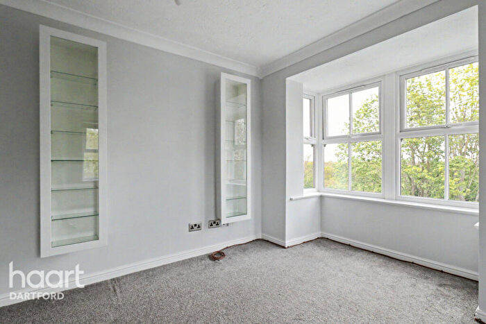 2 Bedroom Apartment To Rent In Bow Arrow Lane, Dartford, DA2