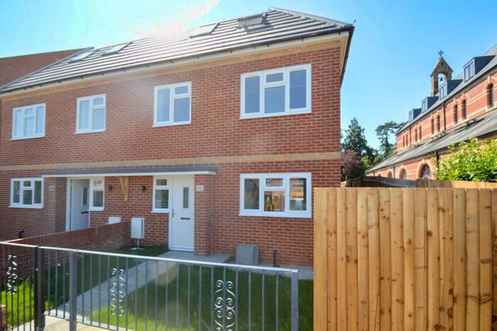 5 Bedroom House To Rent In Godfrey Gardens, Chartham, Canterbury, CT4