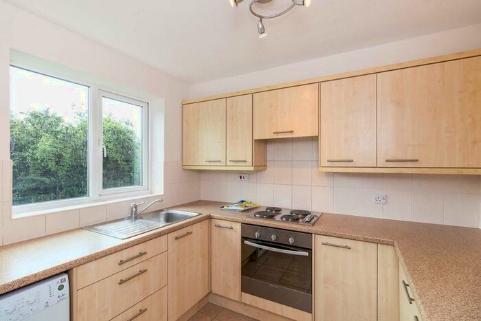 2 Bedroom Property To Rent In Ross Close, Saffron Walden, Essex, CB11