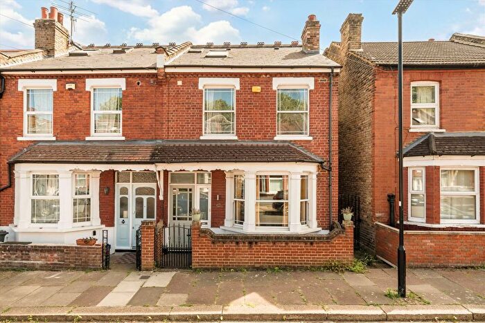 4 Bedroom End Of Terrace House For Sale In Aylett Road, Isleworth, TW7