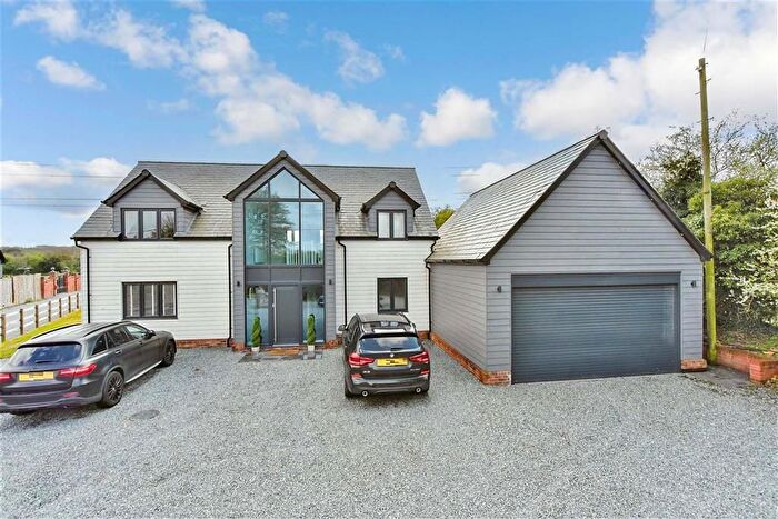 4 Bedroom Detached House For Sale In Dunn Street Road, Bredhurst, Gillingham, Kent, ME7