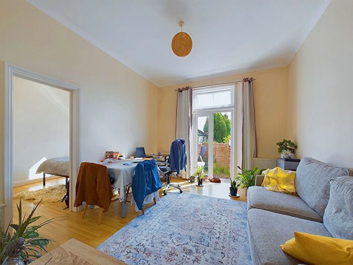 1 Bedroom Flat To Rent In South Street, Lancing, BN15