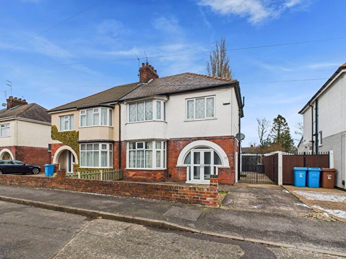 4 Bedroom Semi Detached House For Sale In Strathmore Avenue, Hull, HU6