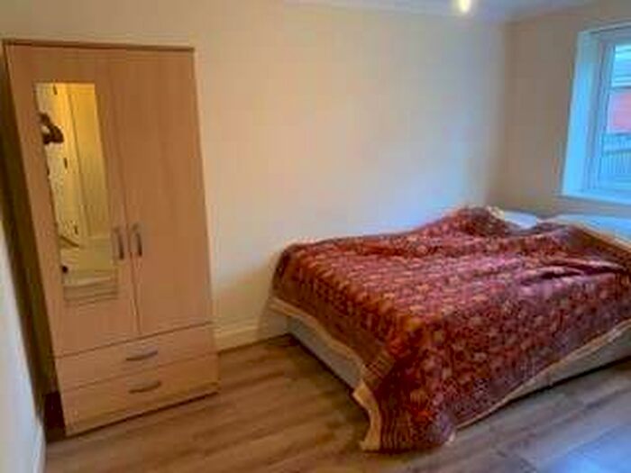 3 Bedroom Flat To Rent In Ripstone Gardens - Highfeild - Southampton, SO17