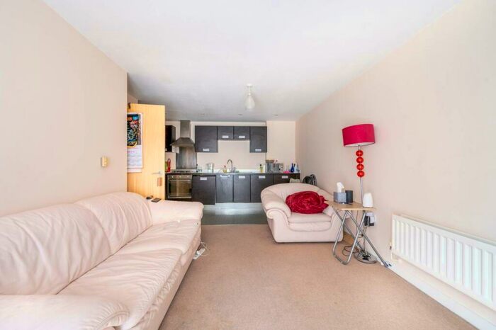 2 Bedroom Flat To Rent In Barking, Barking, IG11