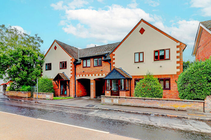 2 Bedroom Apartment For Sale In Station Road, Loudwater, High Wycombe, Buckinghamshire, HP10