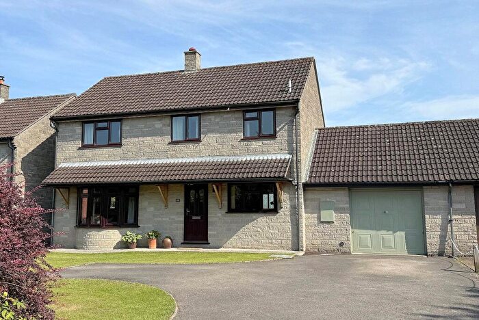 3 Bedroom Link Detached House For Sale In Bowden Road, Templecombe, Somerset, BA8