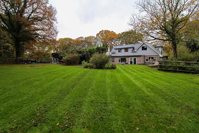 5 Bedroom Chalet For Sale In Waterloo Road, Corfe Mullen, Wimborne, BH21