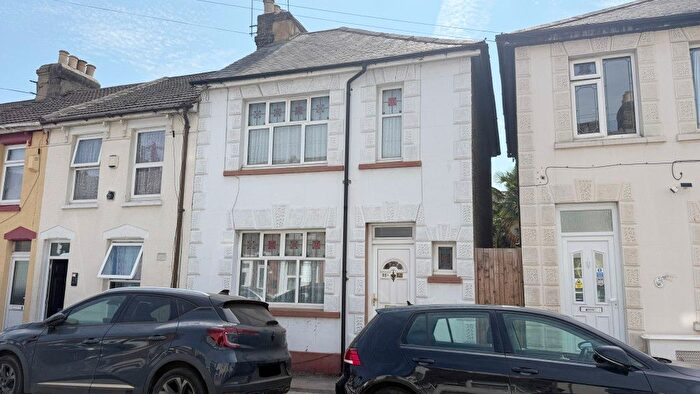 2 Bedroom Terraced House For Sale In A Connaught Road, Chatham, Kent, ME4